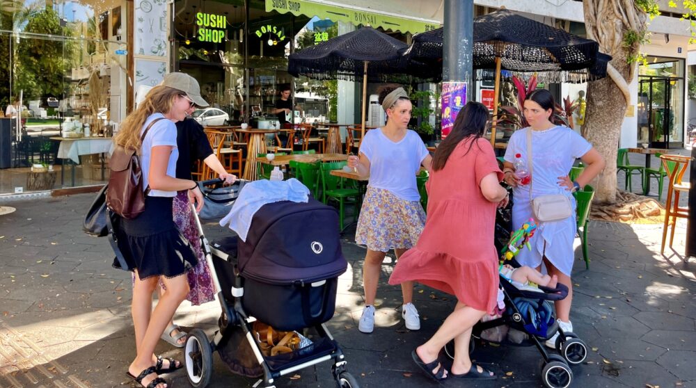 This picture proves there are blondes and brunettes in Tel Aviv. Photo by Samantha Baron