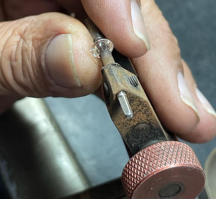 A diamond cutter’s tool that holds the diamond while being cut and polished. Photo courtesy of IsraelTours4U