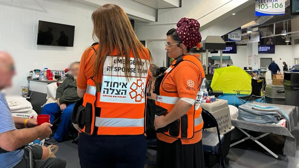 Dr. Einat Kauffman and Hadas Rucham talking evacuees at a shelter in Fort Myers. Photo courtesy of United Hatzalah
