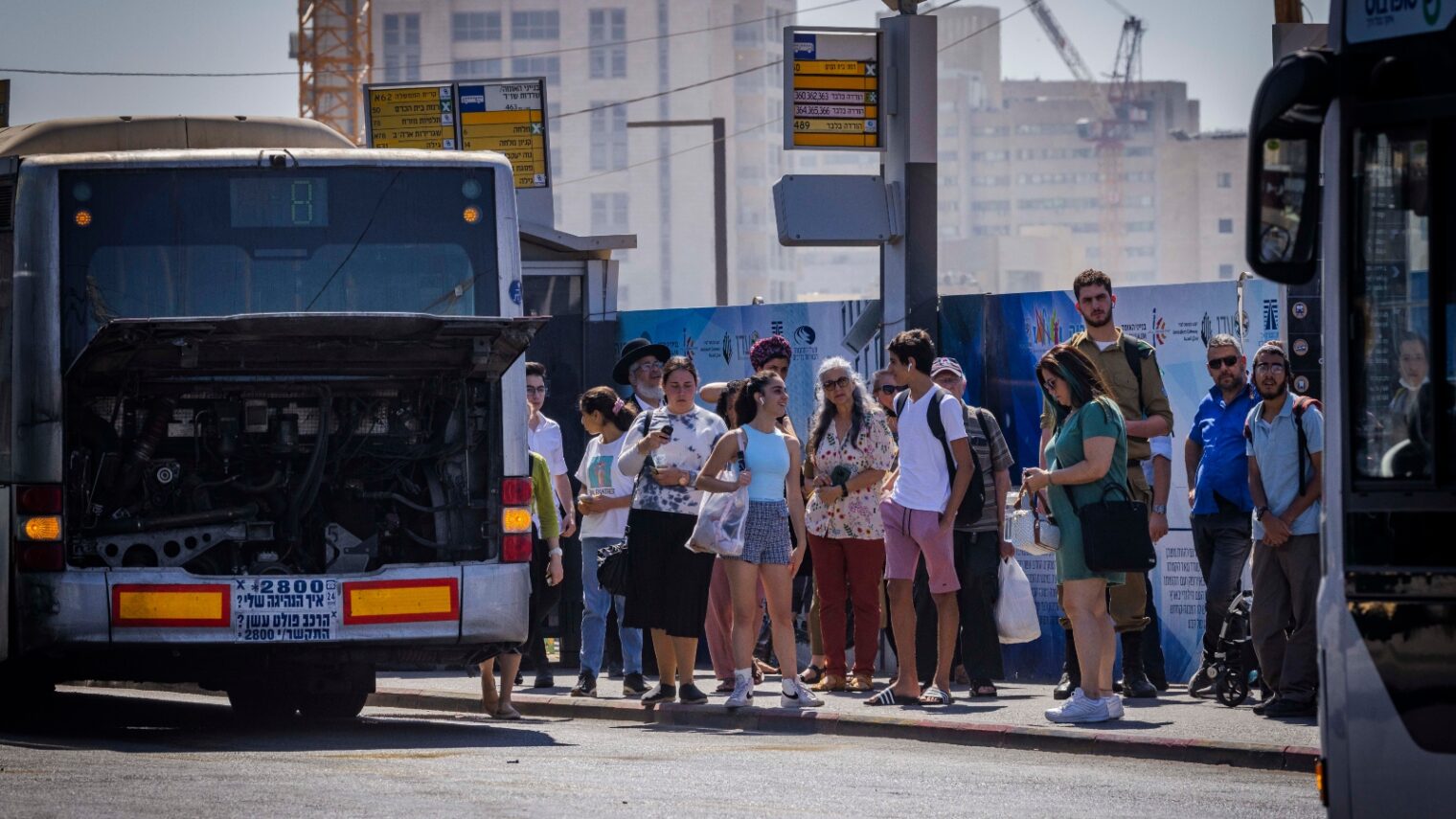 11 things to know before boarding a bus or train in Israel - ISRAEL21c