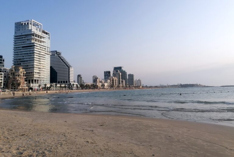 Empty beaches in Tel Aviv, October 8, 2023. Photo by Ben Suissa