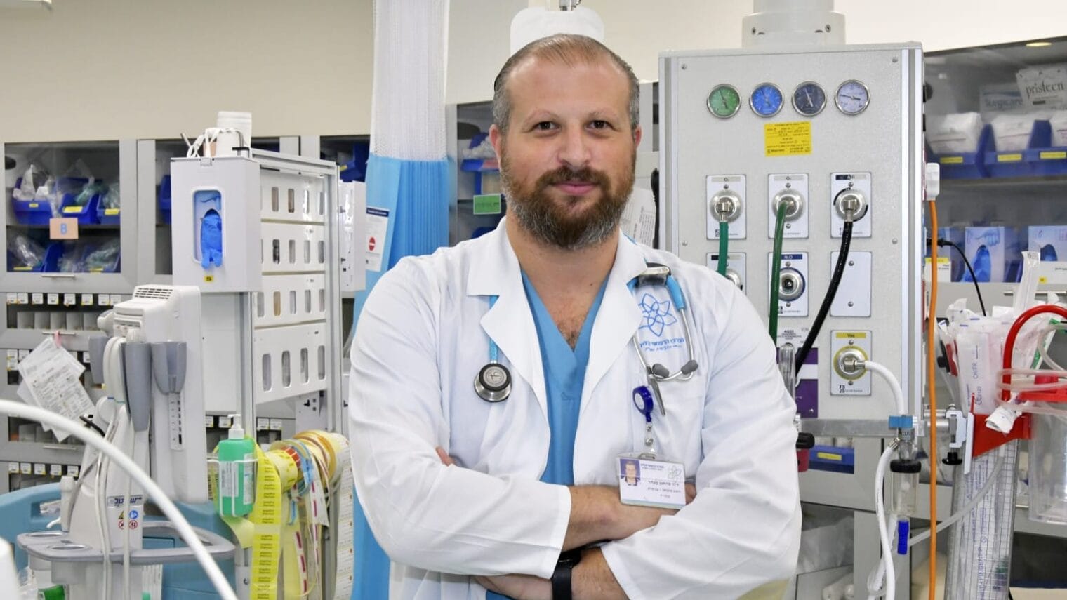 Dr. Bahir Sirhan from the Galilee Medical Center treats relatives hurt by a missile launched from Lebanon. Photo by Roni Albert