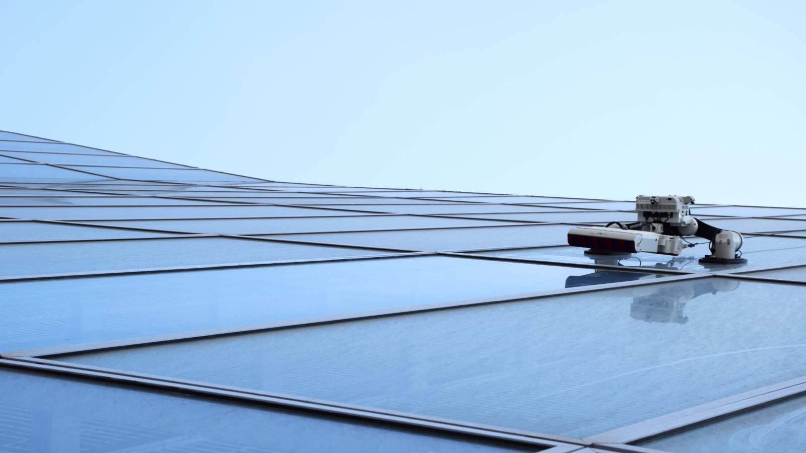 Verbotics offers a safer way to clean the outside of skyscrapers. Photo courtesy of Verbotics