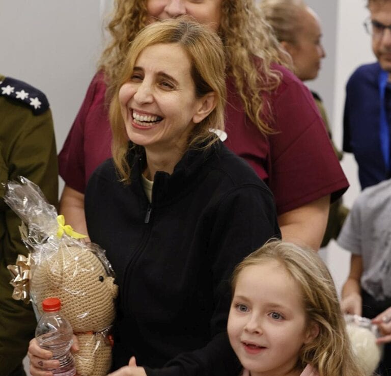 Six-year-old Emilia Aloni, and her mother, Daniel, arrive back in Israel on November 25, 2023. Photo courtesy of Schneider Children’s Hospital