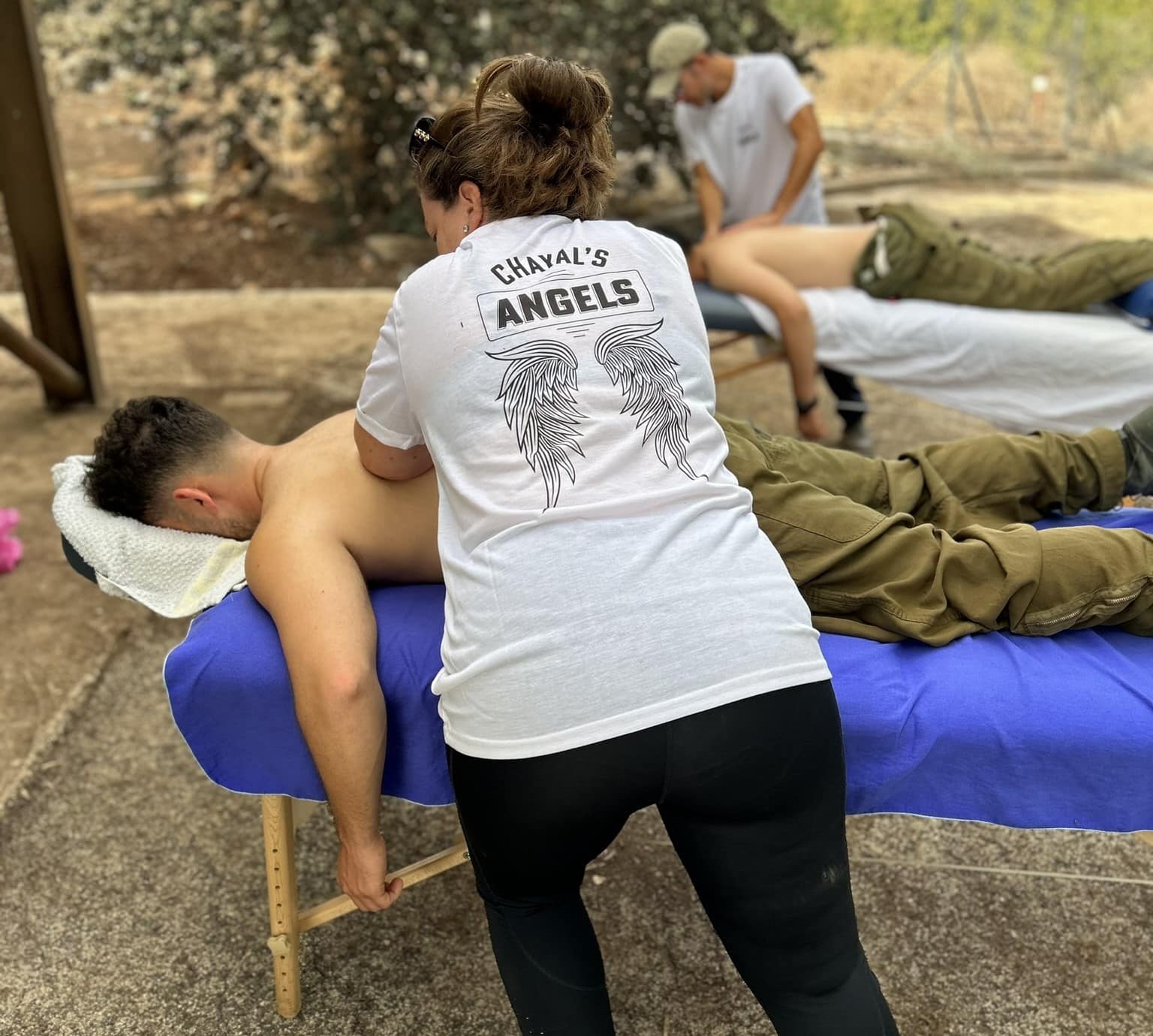 Alternative medical practitioners volunteering with soldiers through Chayal’s Angels. Photo by Tasha Cohen