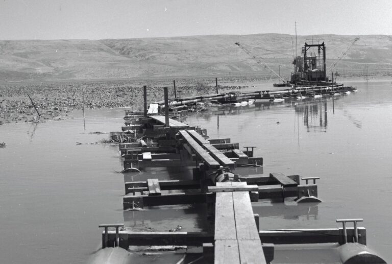 A giant excavator assisted in draining the Agamon Hula, 1954. Photo by Avraham Malevsky/KKL-JNF Photo Archive