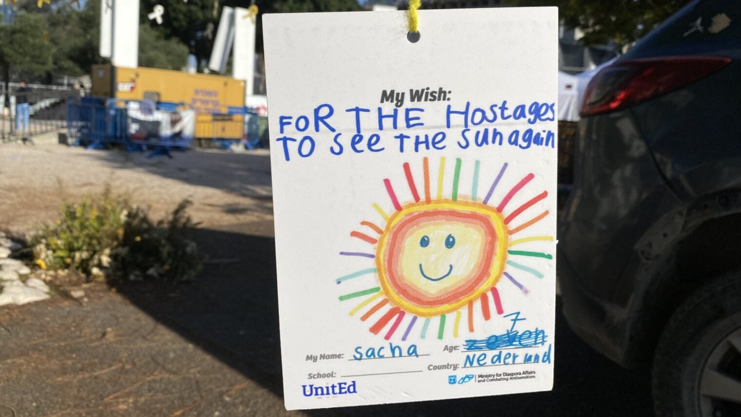 This message from a Dutch child, hanging from a tree in Hostages and Missing Square in Tel Aviv, is part of the UnitEd project of the Ministry of Diaspora Affairs and Combating Antisemitism