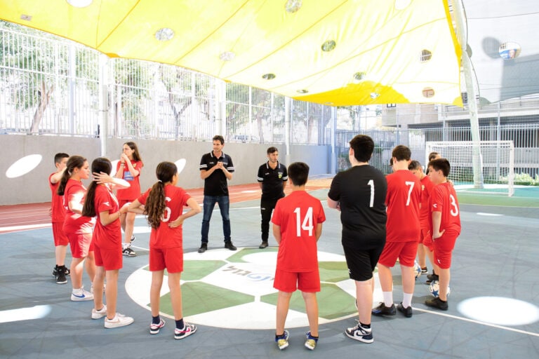 Creating social cohesion with teams from all backgrounds - Yaniv Kusevitzky at Rishonim School in Bat Yam. Photo by Noam Chen.