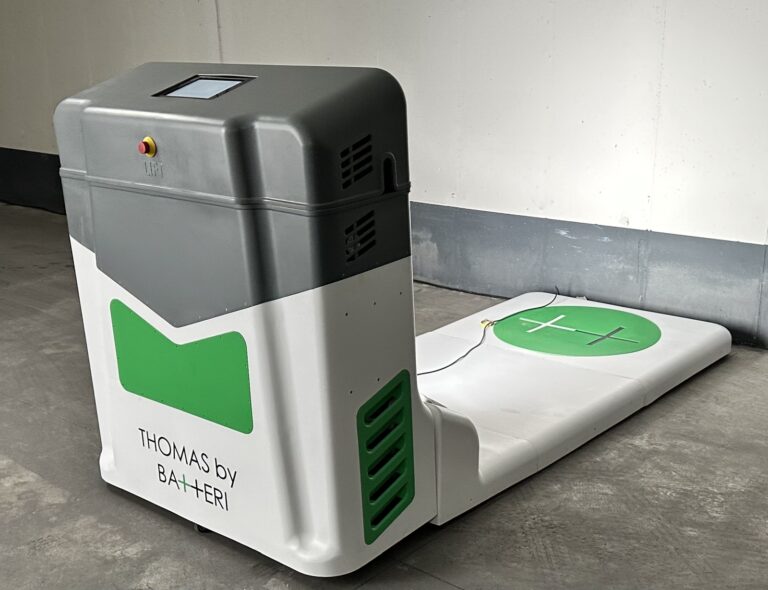 Thomas the car-charging robot. Photo courtesy of BaTTeRi