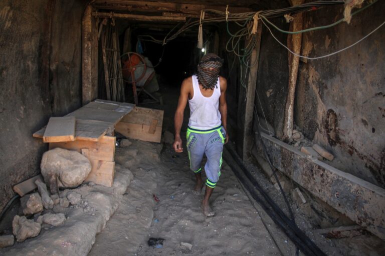 A Gazan man in a tunnel used for smuggling supplies between Egypt and the Gaza Strip, October 1, 2015. Photo by Abed Rahim Khatib/Flash90 
