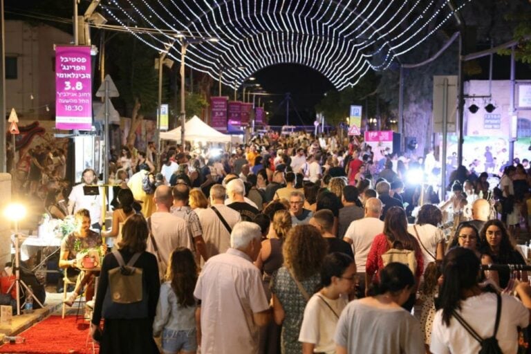 Crowds walk through the Old City of Beer Sheva during the festival as the artists perform all around them. Photo by Diego Mitelberg