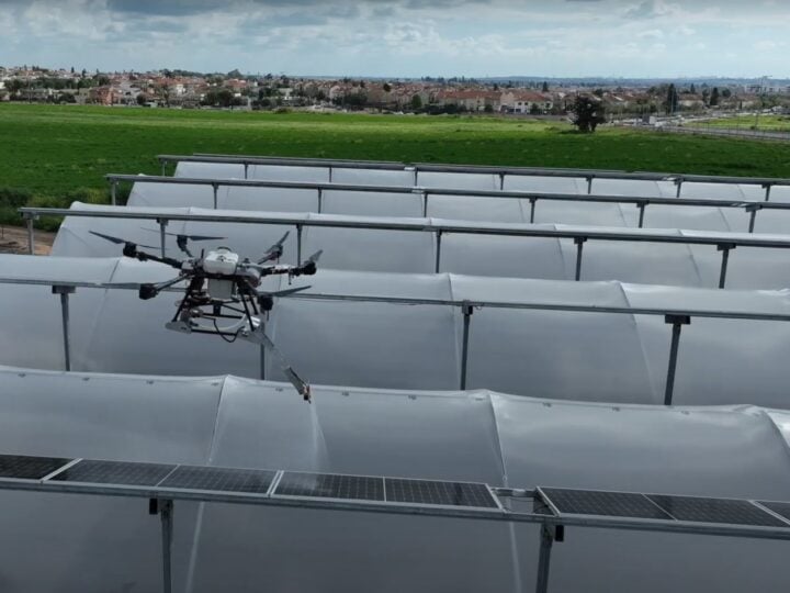 An autonomous drone makes quick work of solar panel cleaning. Screenshot via BladeRanger