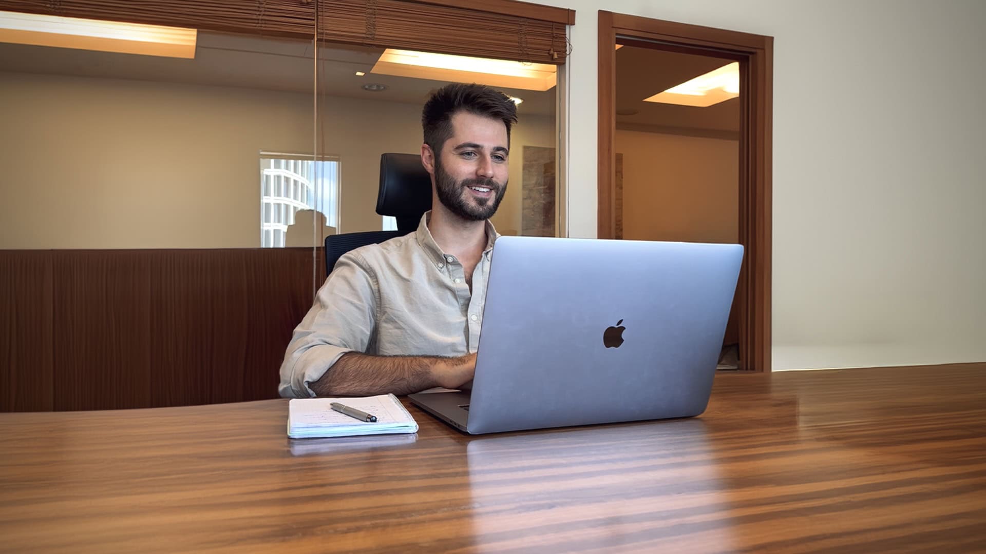 Eyal Gamba at work for ISRAEL21c. Photo by Natalie Selvin
