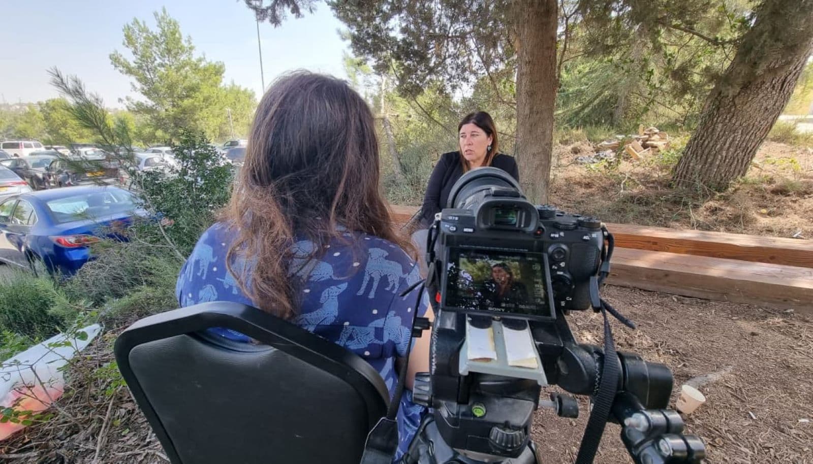 Taliya Finkel interviewing Yifat Ben Shoshan, a resident of Netiv Ha'Asarah, from the “Bearing Witness” collection of the Israel National Library. Photo by Kobi Yonatan