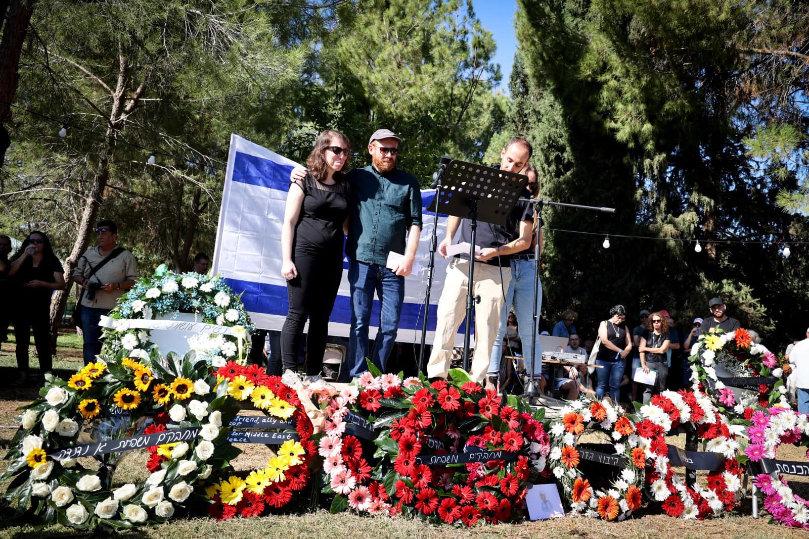 Family and friends attend the funeral of peace activist Vivian Silver, murdered in the October 7 massacre of Kibbutz Be’eri. Photo by Jonathan Shaul/Flash 90