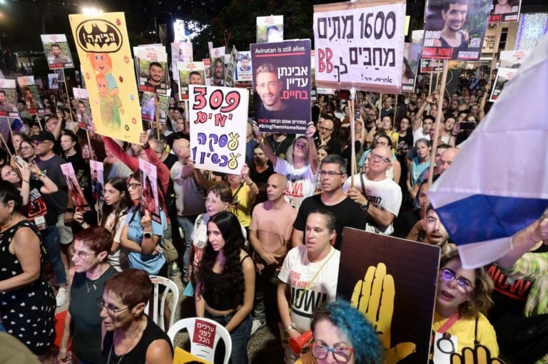 Israelis attend a rally calling for the release of hostages held by Hamas terrorists in Gaza, August 10, 2024. Photo by Avshalom Sassoni/Flash90