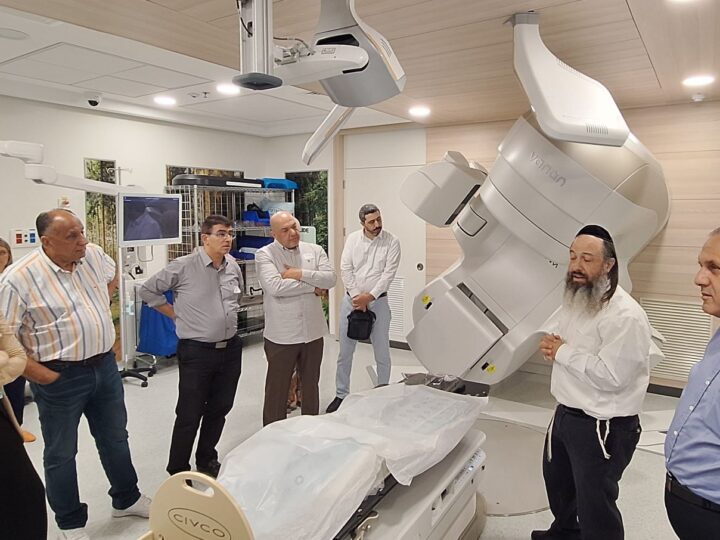 Participants in Jinnovate’s Healthtech Leadership Program meet at Shaare Zedek Medical Center. Photo courtesy of Jinnovate