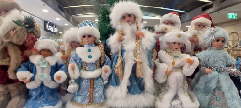 Snegurochka dolls. Photo by Yulia Karra