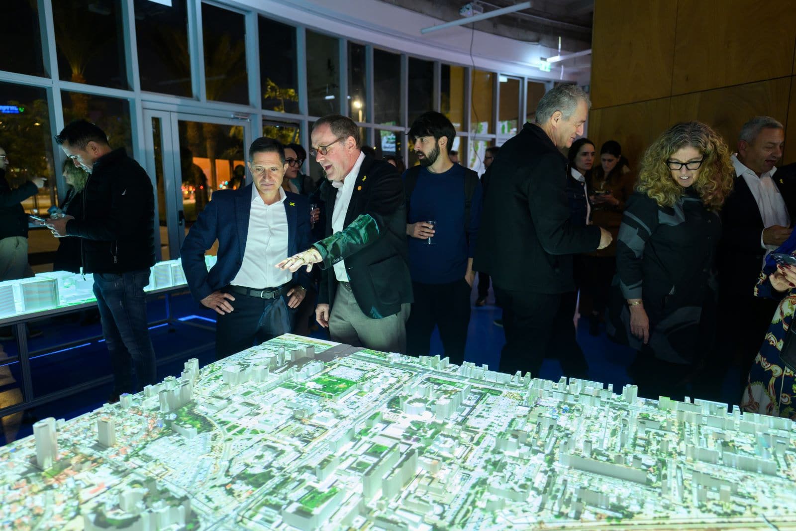 Ben-Gurion University President Prof. Daniel Chamovitz (right) with Beersheva Mayor Ruvik Danilovich at the opening of the NUR Lab. Photo by Dani Machlis/Ben-Gurion University of the Negev