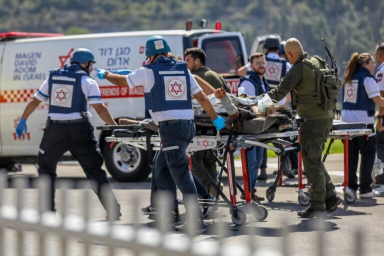A wounded soldier from the south arrives at Hadassah Ein Kerem hospital in Jerusalem on October 7, 2023. Photo by Noam Revkin Fenton/Flash90