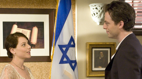 Meital-Dohan-on-Weeds-with-Justin-Kirk